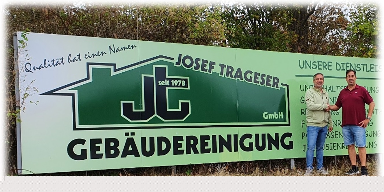 FB_Handschlag Alonso + Baumann vor Werbetafel
